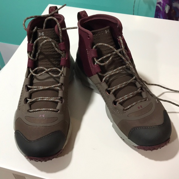 Under Armour Hiking Boots - Picture 2 of 7